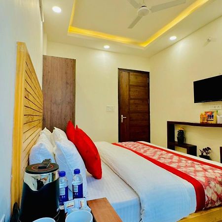 Hotel Ashram View Just 10 Minute Away Form Nizamuddin Railway Station New Delhi Exteriör bild