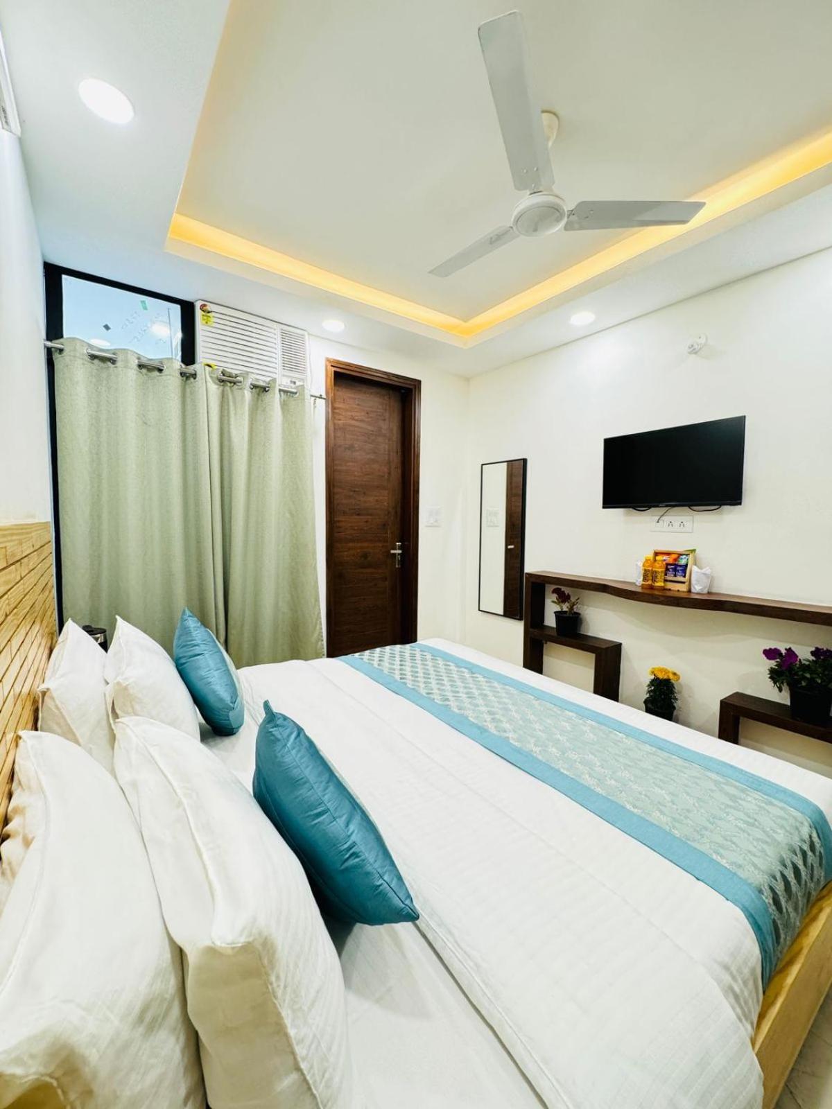 Hotel Ashram View Just 10 Minute Away Form Nizamuddin Railway Station New Delhi Exteriör bild
