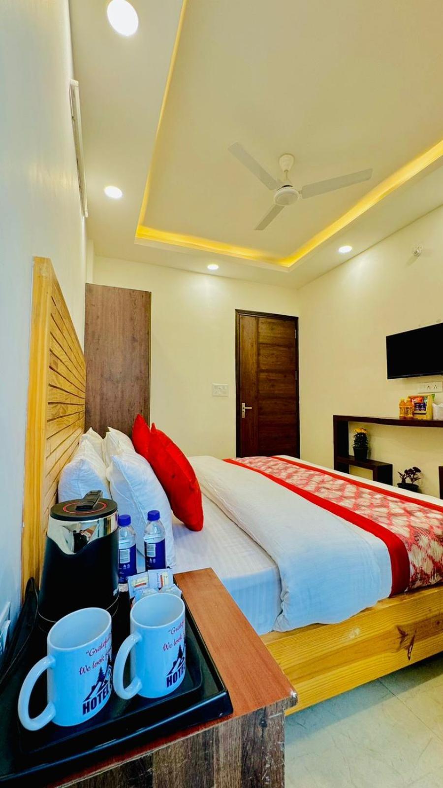 Hotel Ashram View Just 10 Minute Away Form Nizamuddin Railway Station New Delhi Exteriör bild