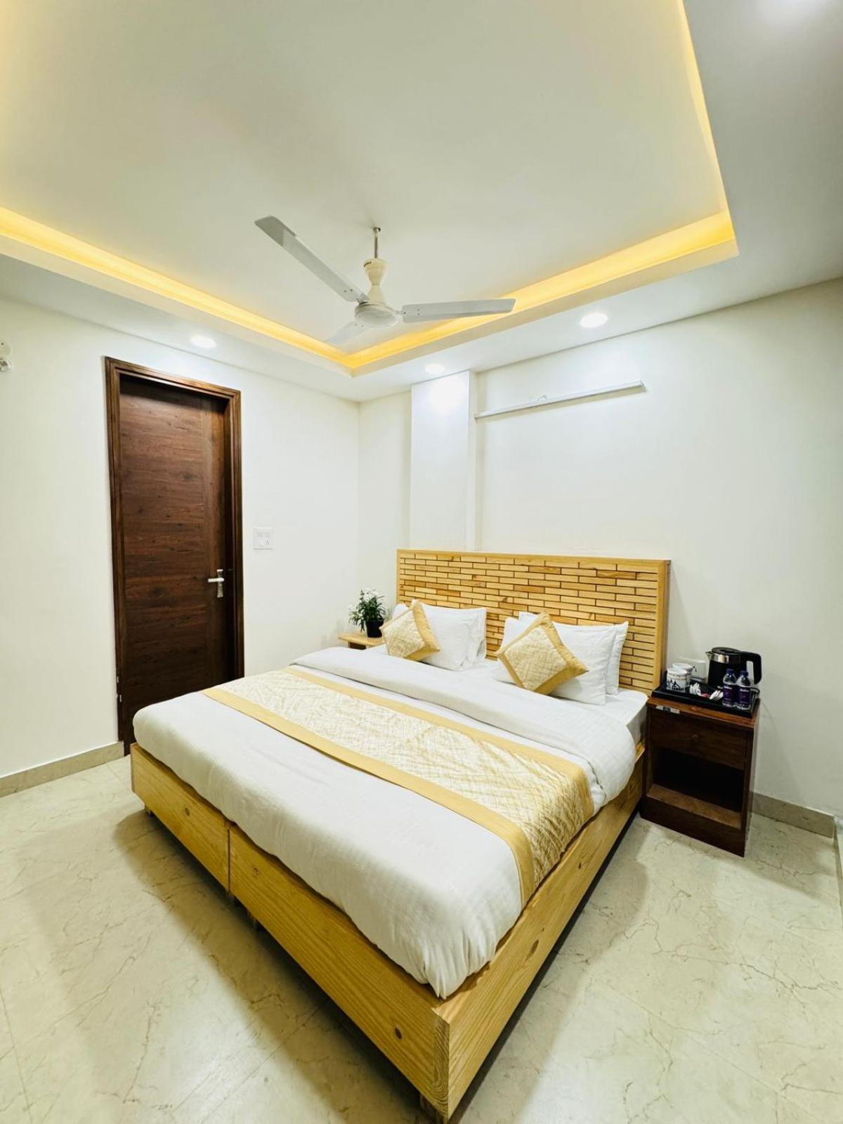 Hotel Ashram View Just 10 Minute Away Form Nizamuddin Railway Station New Delhi Exteriör bild