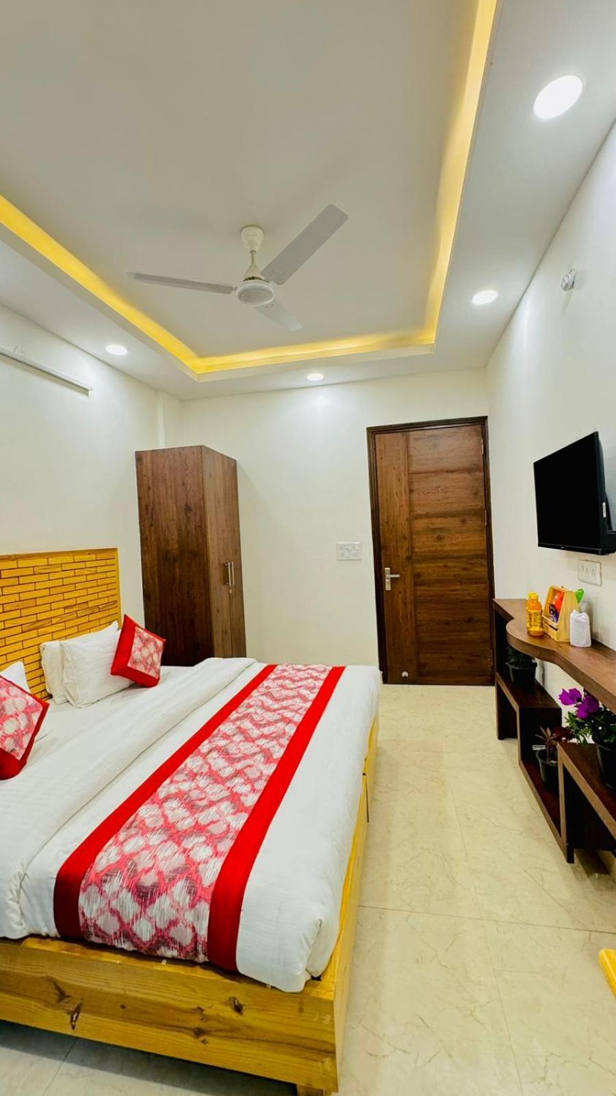 Hotel Ashram View Just 10 Minute Away Form Nizamuddin Railway Station New Delhi Exteriör bild