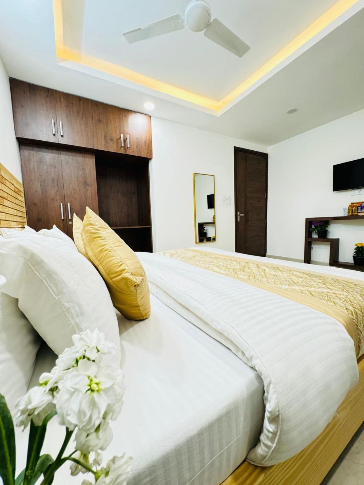Hotel Ashram View Just 10 Minute Away Form Nizamuddin Railway Station New Delhi Exteriör bild