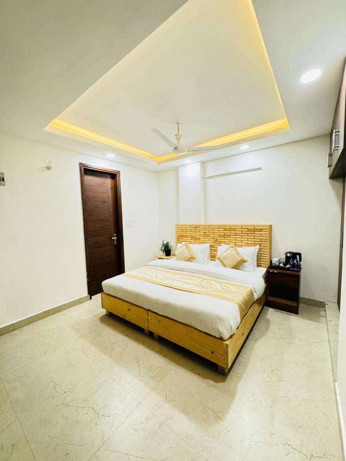 Hotel Ashram View Just 10 Minute Away Form Nizamuddin Railway Station New Delhi Exteriör bild
