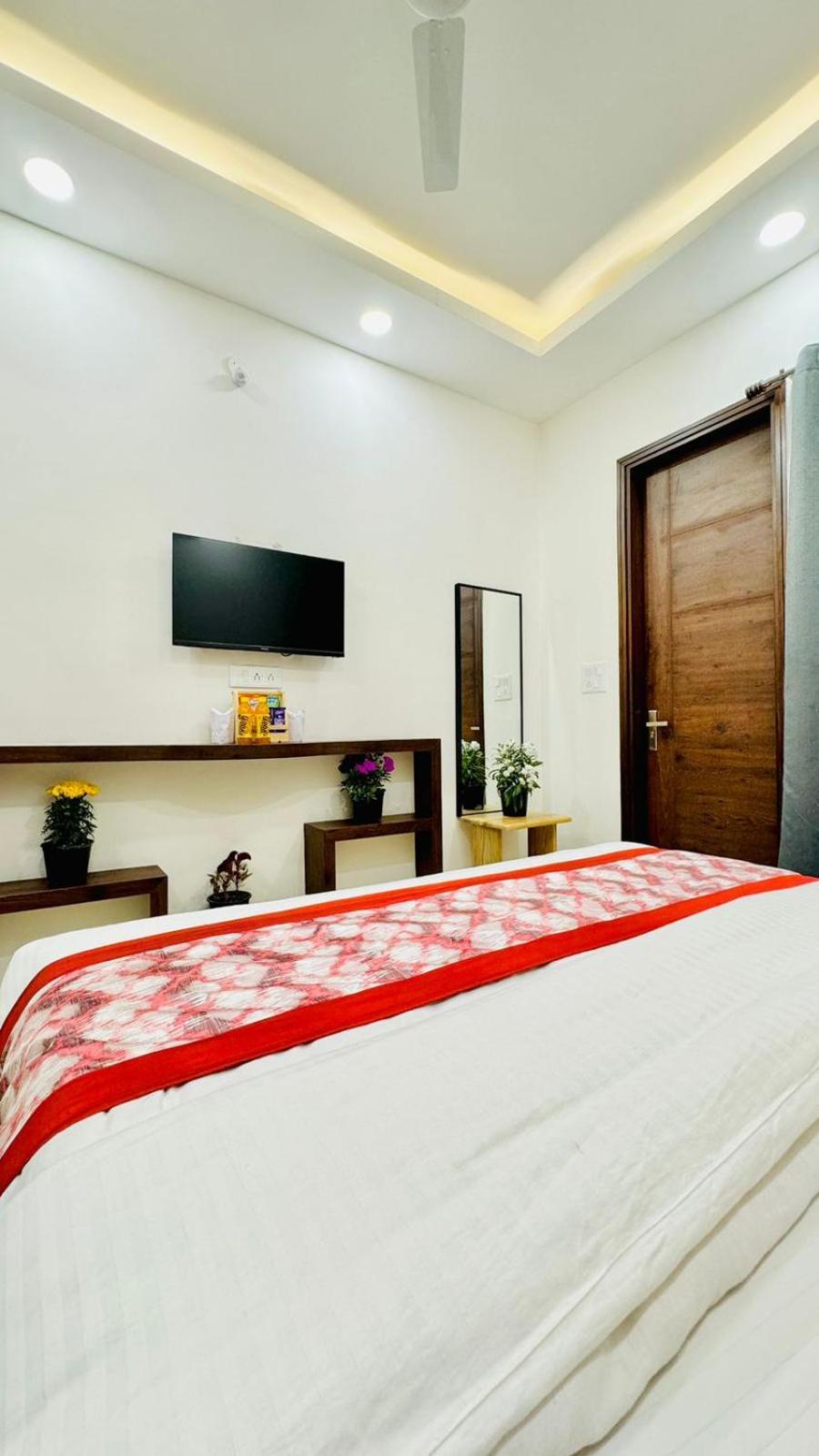 Hotel Ashram View Just 10 Minute Away Form Nizamuddin Railway Station New Delhi Exteriör bild