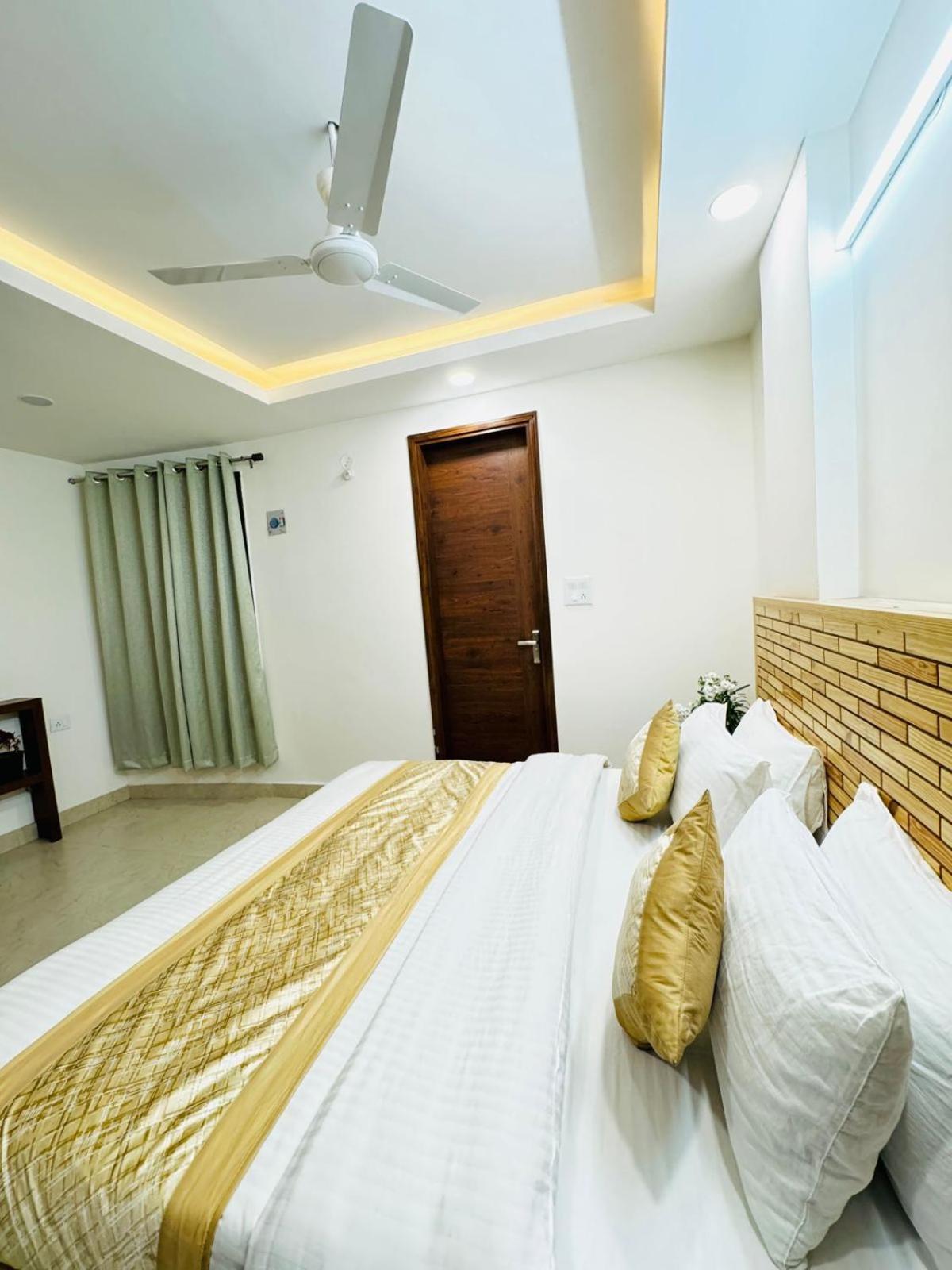 Hotel Ashram View Just 10 Minute Away Form Nizamuddin Railway Station New Delhi Exteriör bild