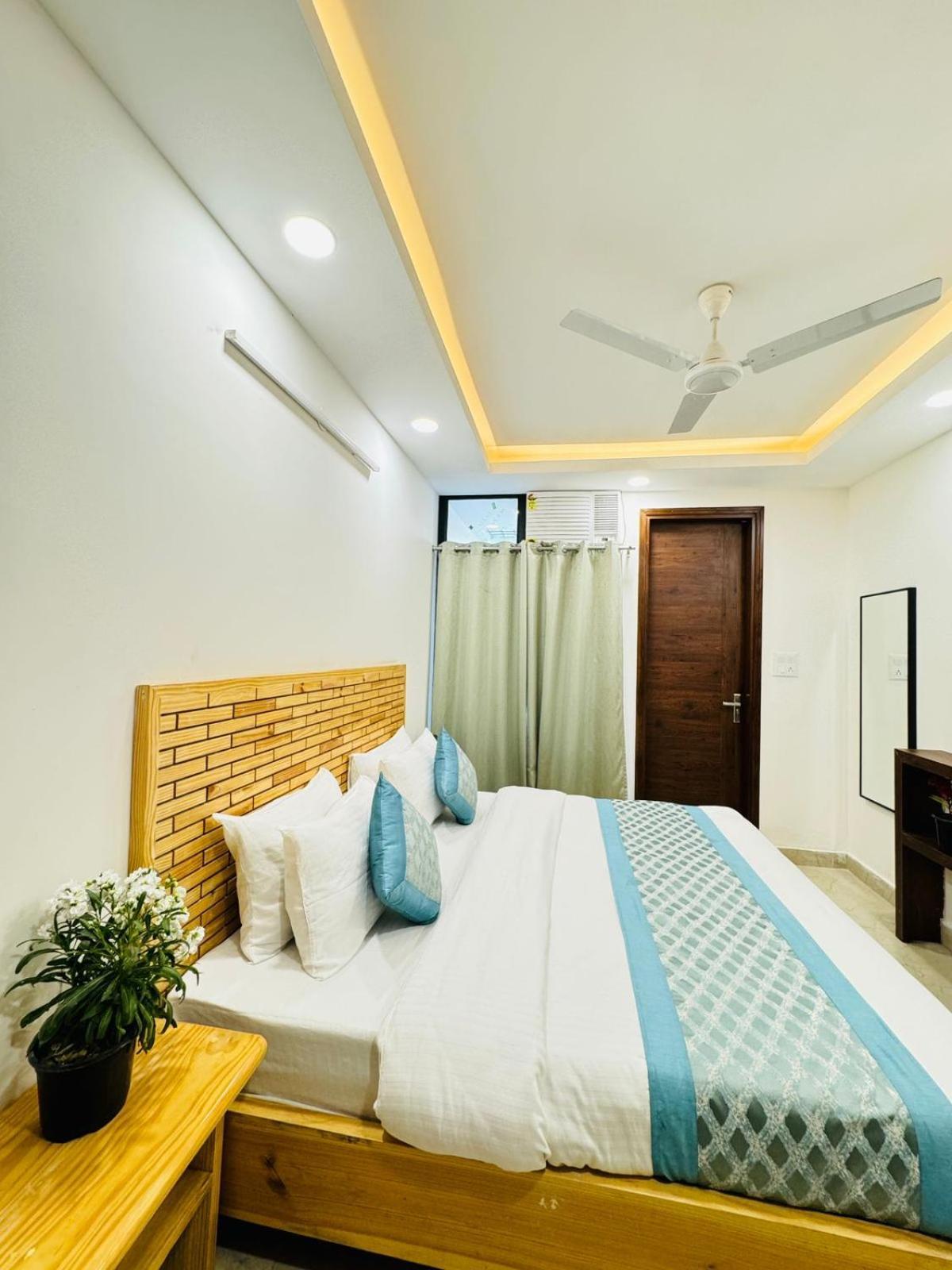 Hotel Ashram View Just 10 Minute Away Form Nizamuddin Railway Station New Delhi Exteriör bild