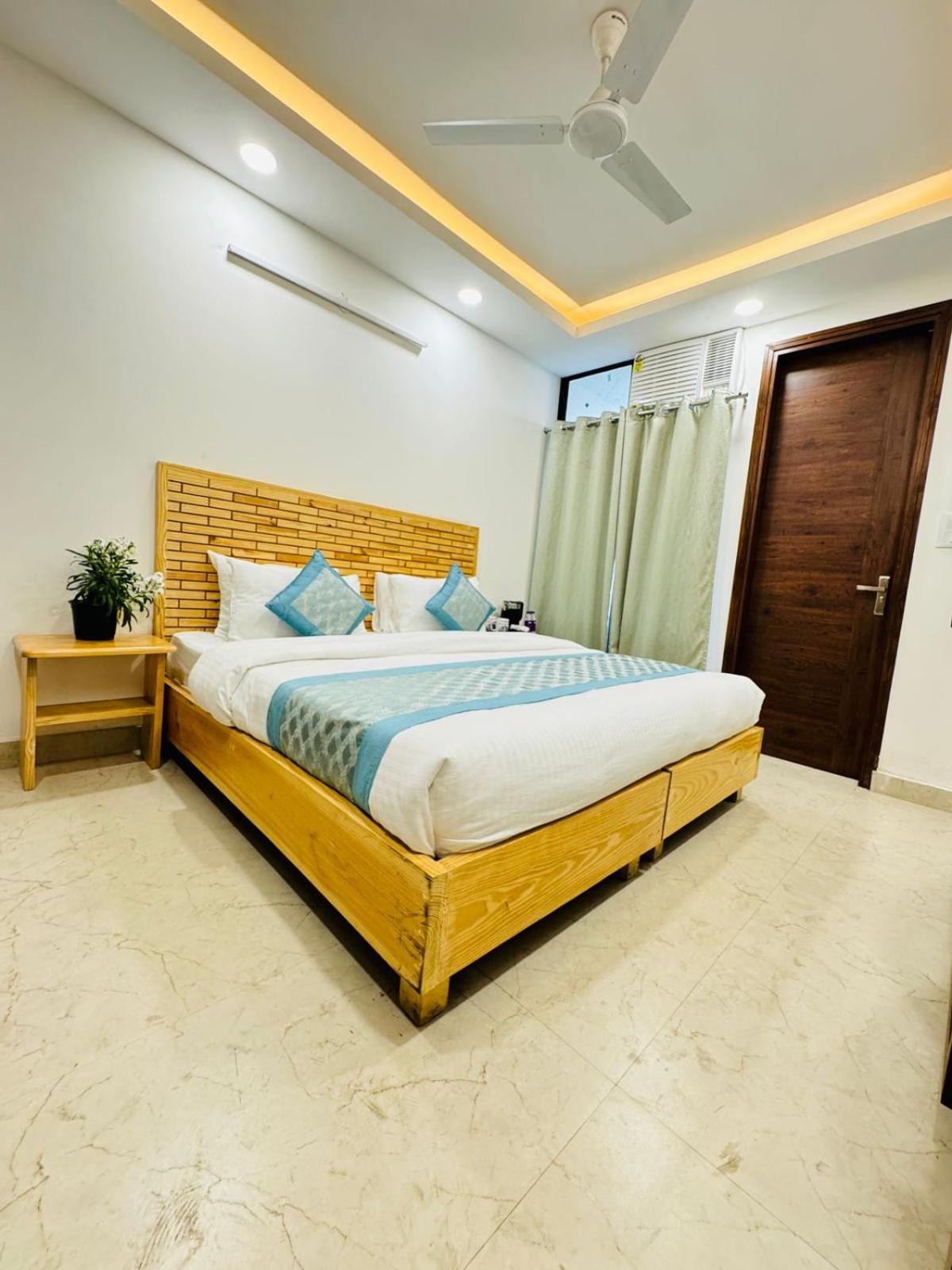Hotel Ashram View Just 10 Minute Away Form Nizamuddin Railway Station New Delhi Exteriör bild