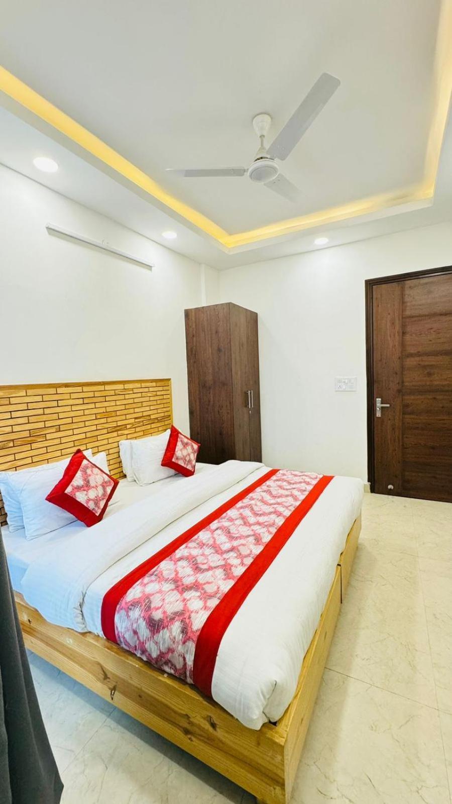 Hotel Ashram View Just 10 Minute Away Form Nizamuddin Railway Station New Delhi Exteriör bild