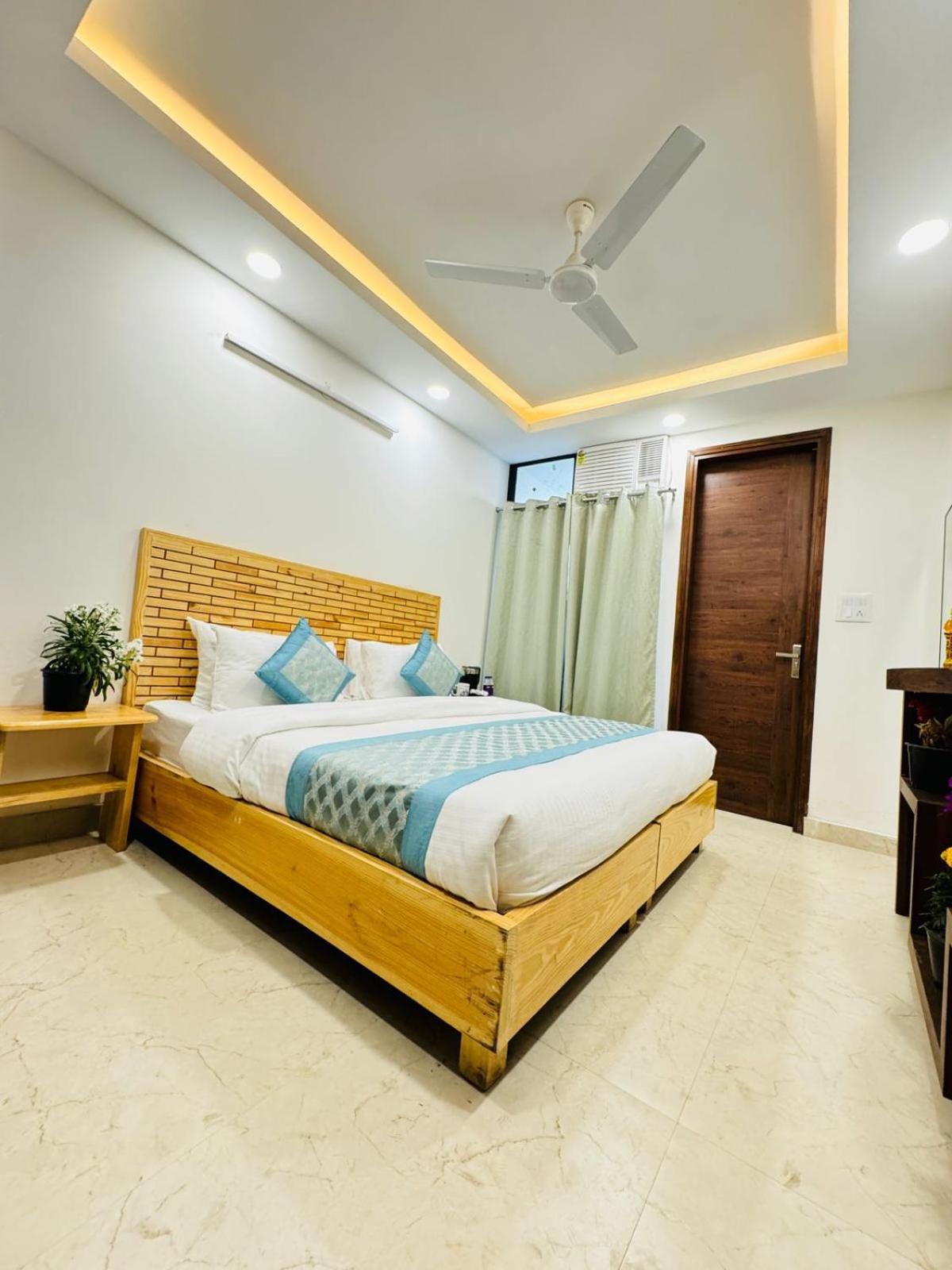 Hotel Ashram View Just 10 Minute Away Form Nizamuddin Railway Station New Delhi Exteriör bild